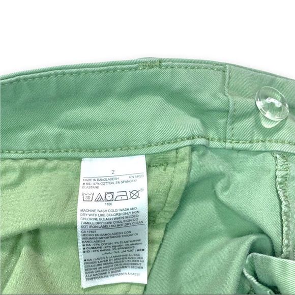 🚨2 for $35🚨 Light Green Khaki Shorts 3" Inseam & Front Pockets - Size 2 - Picture 6 of 10